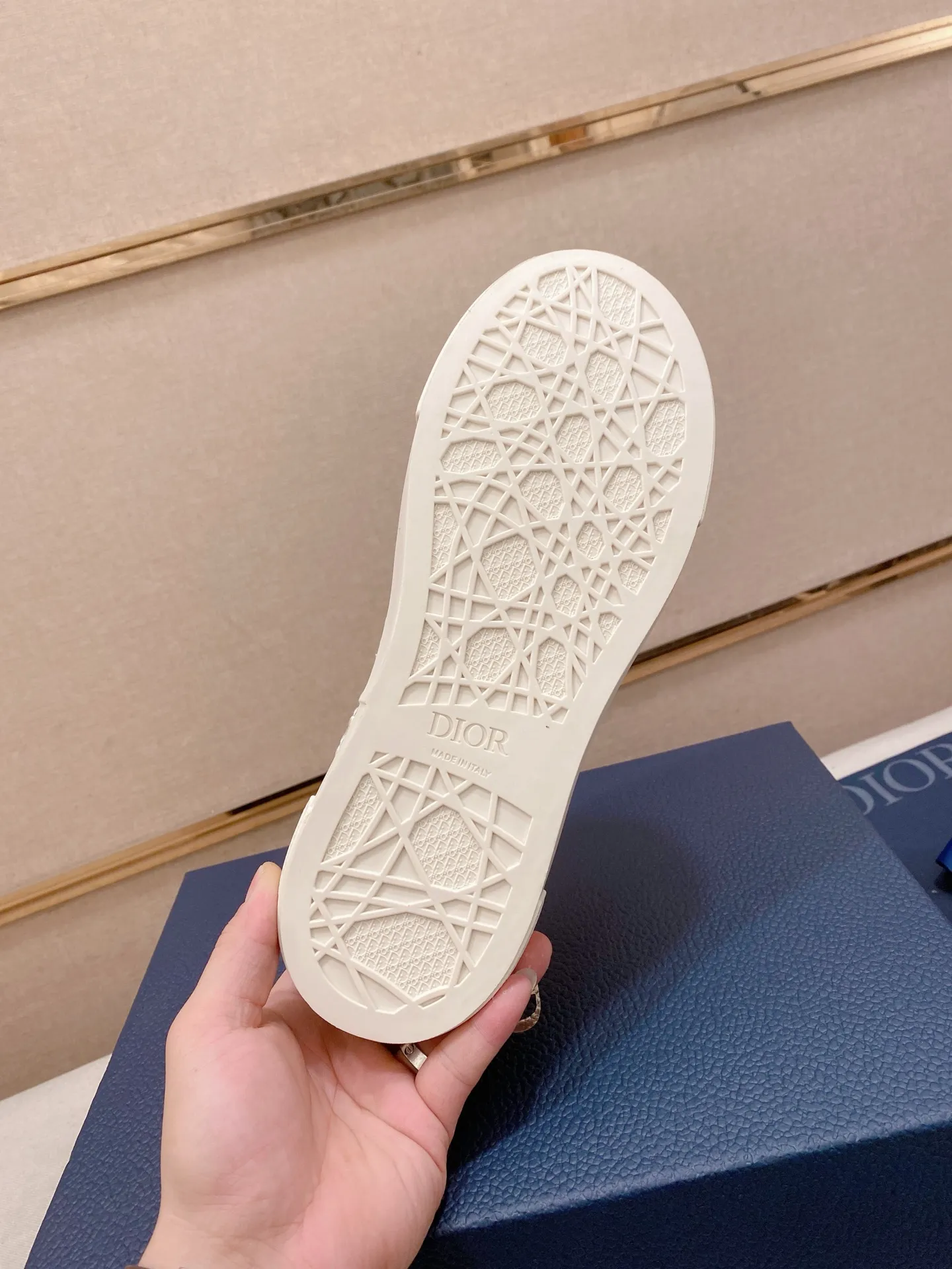 Factory price: 300 Men's shoes 💰[Dior·Dior] Top 🔍Couple style 💏🔍New casual sports style couple shoes, new four-season design, perfect workmanship, lace-up lazy style to create cabinet quality, upper: imported first-layer cowhide, sheepskin lining is soft and comfortable, ultra-light TPU wear-resistant outsole, simple, versatile fashion men's shoes, excellent color code number 35--44
